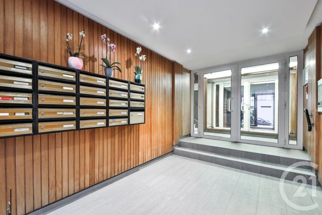 Appartement F1 à vendre - 1 pièce - 33.0 m2 - PARIS - 75015 - ILE-DE-FRANCE - Century 21 Vouillé