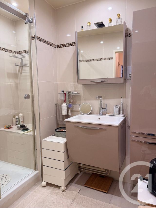 Afficher la photo en grand Appartement F3 à vendre - 3 pièces - 67.0 m2 - PARIS - 75015 - ILE-DE-FRANCE - Century 21 Vouillé