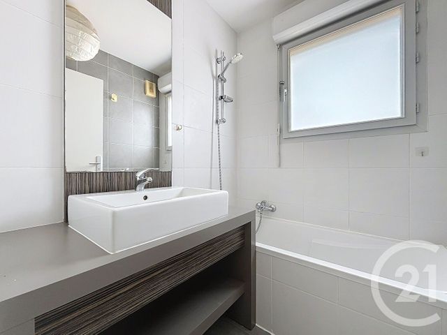 Appartement F3 à vendre - 3 pièces - 63.0 m2 - MARSEILLE - 13002 - PROVENCE-ALPES-COTE-D-AZUR - Century 21 Vouillé