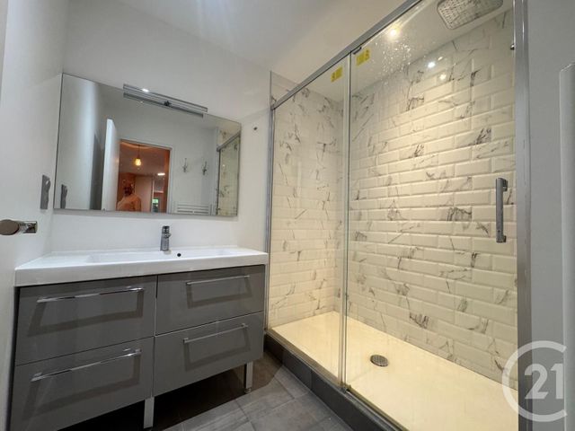 Appartement F2 à louer - 2 pièces - 49.0 m2 - SURESNES - 92 - ILE-DE-FRANCE - Century 21 Vouillé